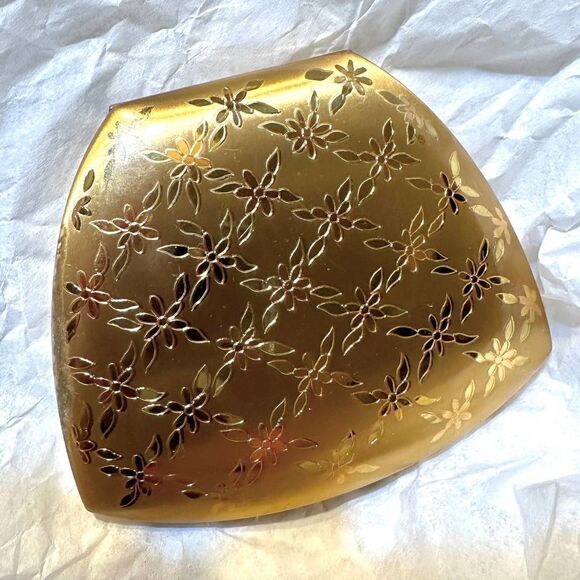 Vintage Elgin American Floral Makeup Compact, 1940's - Picture 2 of 15